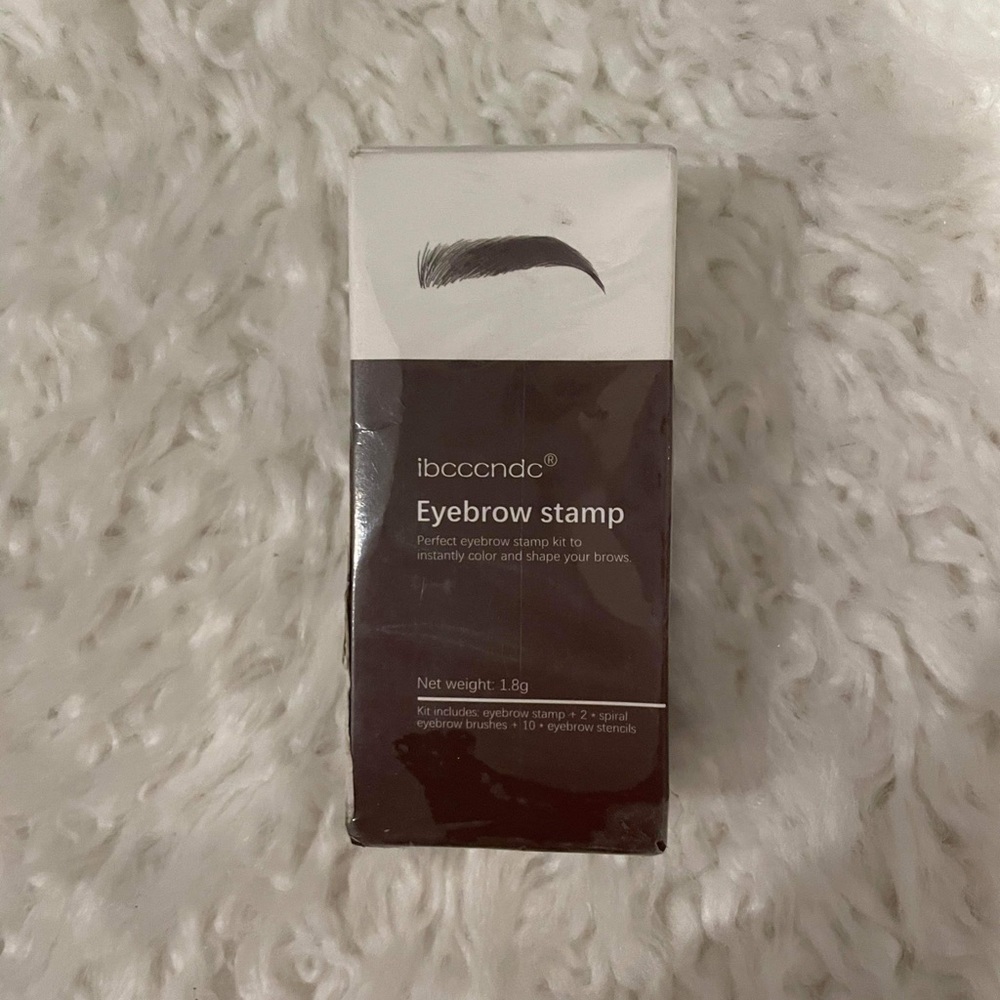Eyebrow stamp kit.